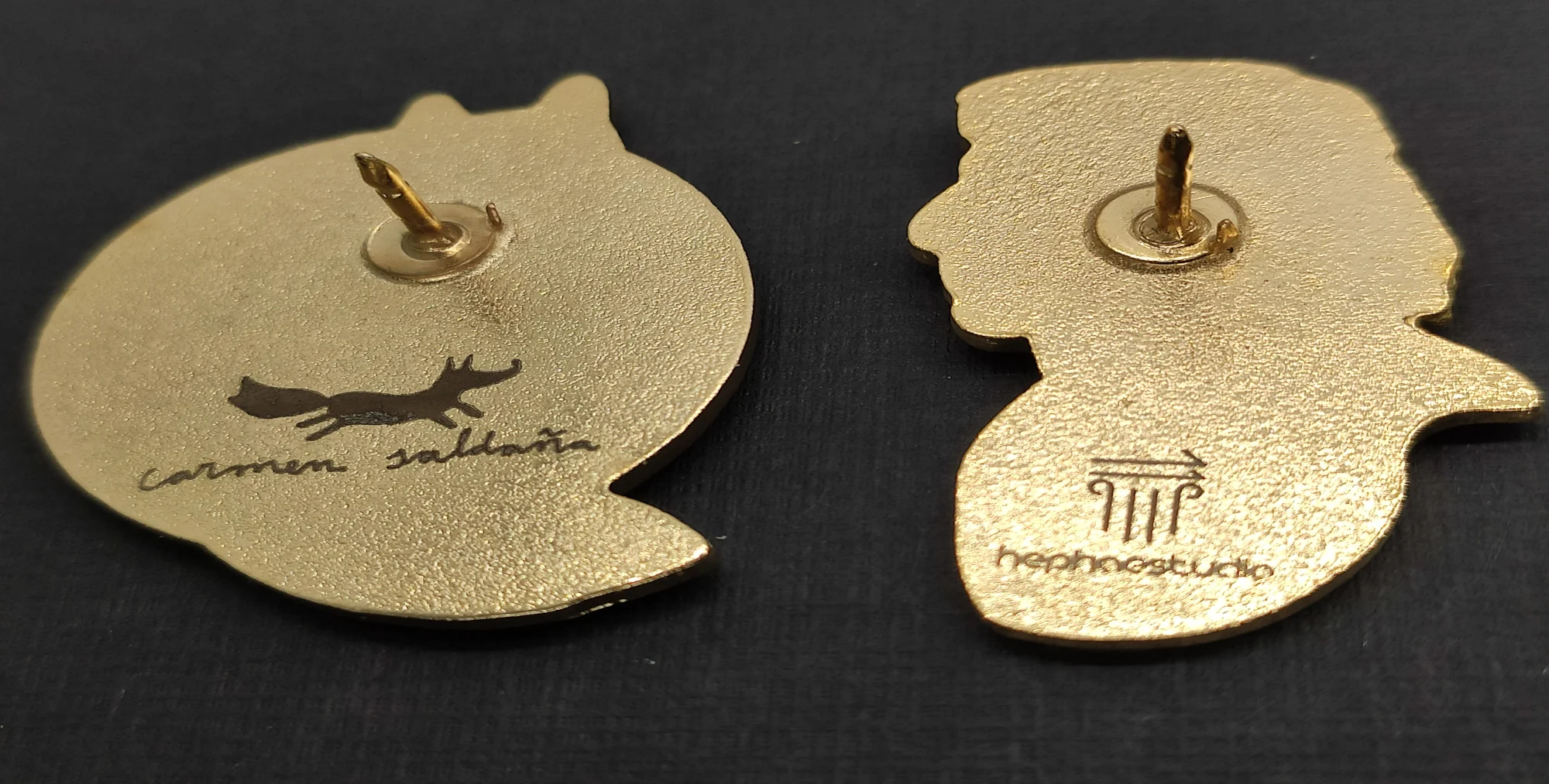 Personalizar pins con grabado láser